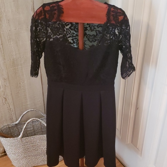 THE little black dress! - Picture 1 of 5